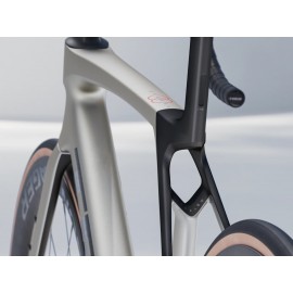 Trek MADONE SL 7 GEN 8 - Carbon Road Bike - 2025